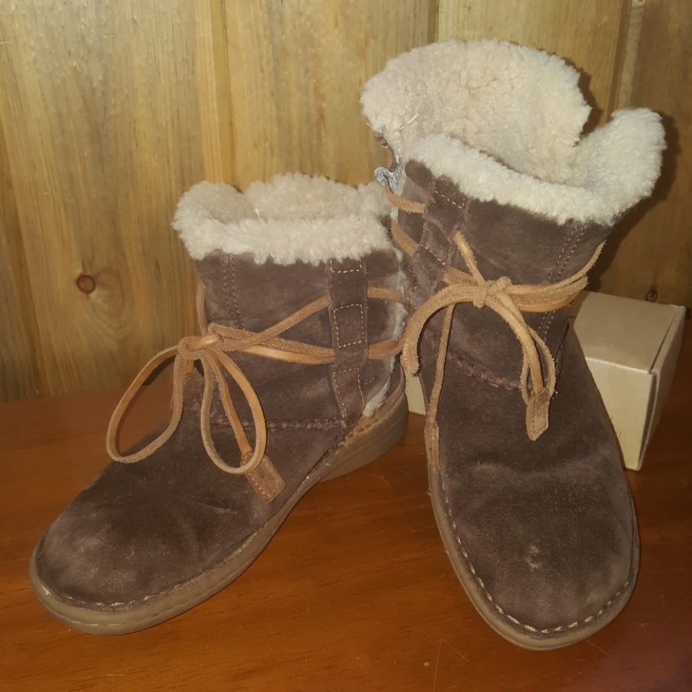 UGG suede MOC size 3 (EURO 33)